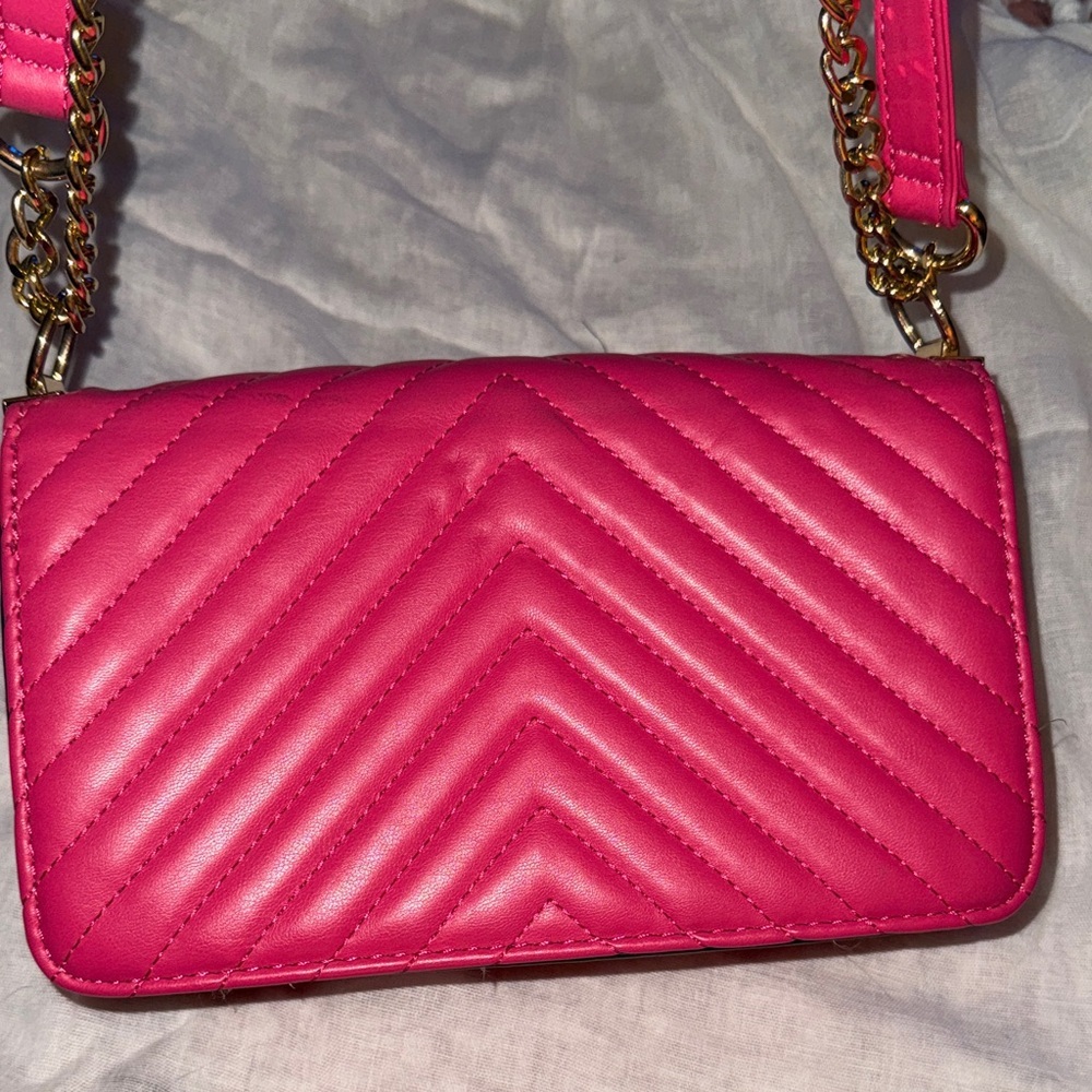 Designer inspired Fuchsia Quilted Crossbody Bag - Picture 4 of 12